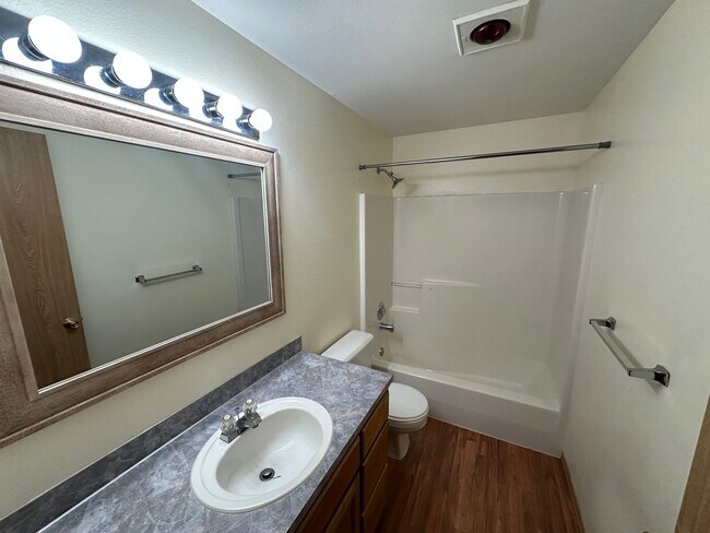 Building Photo - Beautiful 3-Bedroom Home in Gated Clearwood Community!