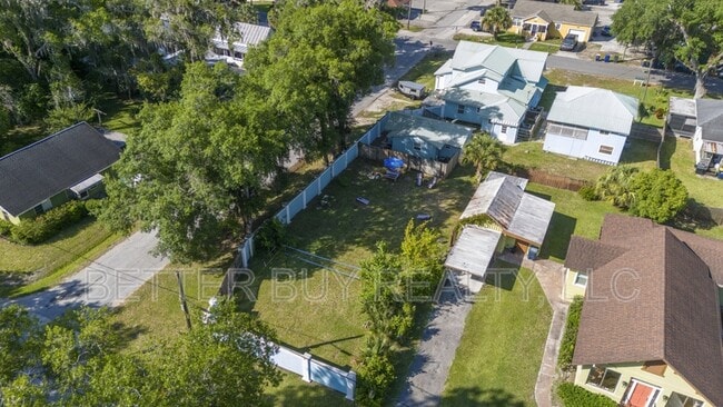 Building Photo - 300 N Church St