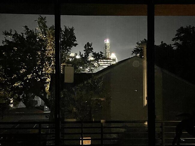 Building Photo - 900 S 1st St