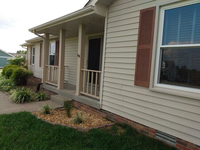 Building Photo - 2640 Holt Ln