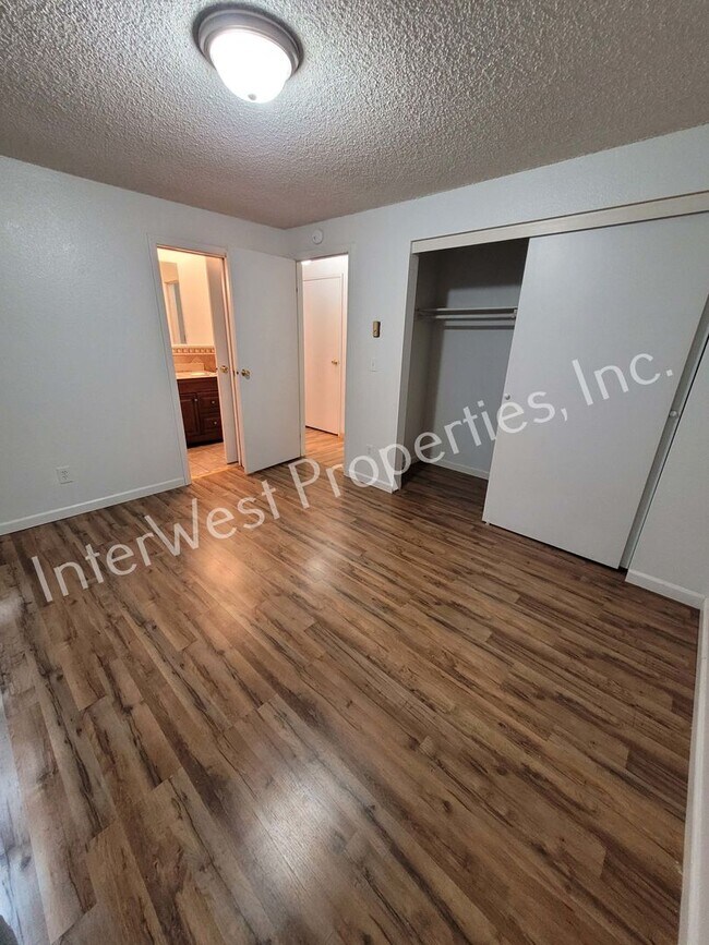 Building Photo - WACKER03