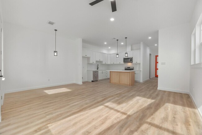 Building Photo - 117 Capetown Ln