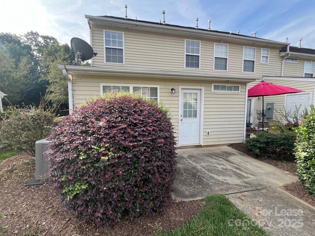 Building Photo - 18429 Streamline Ct