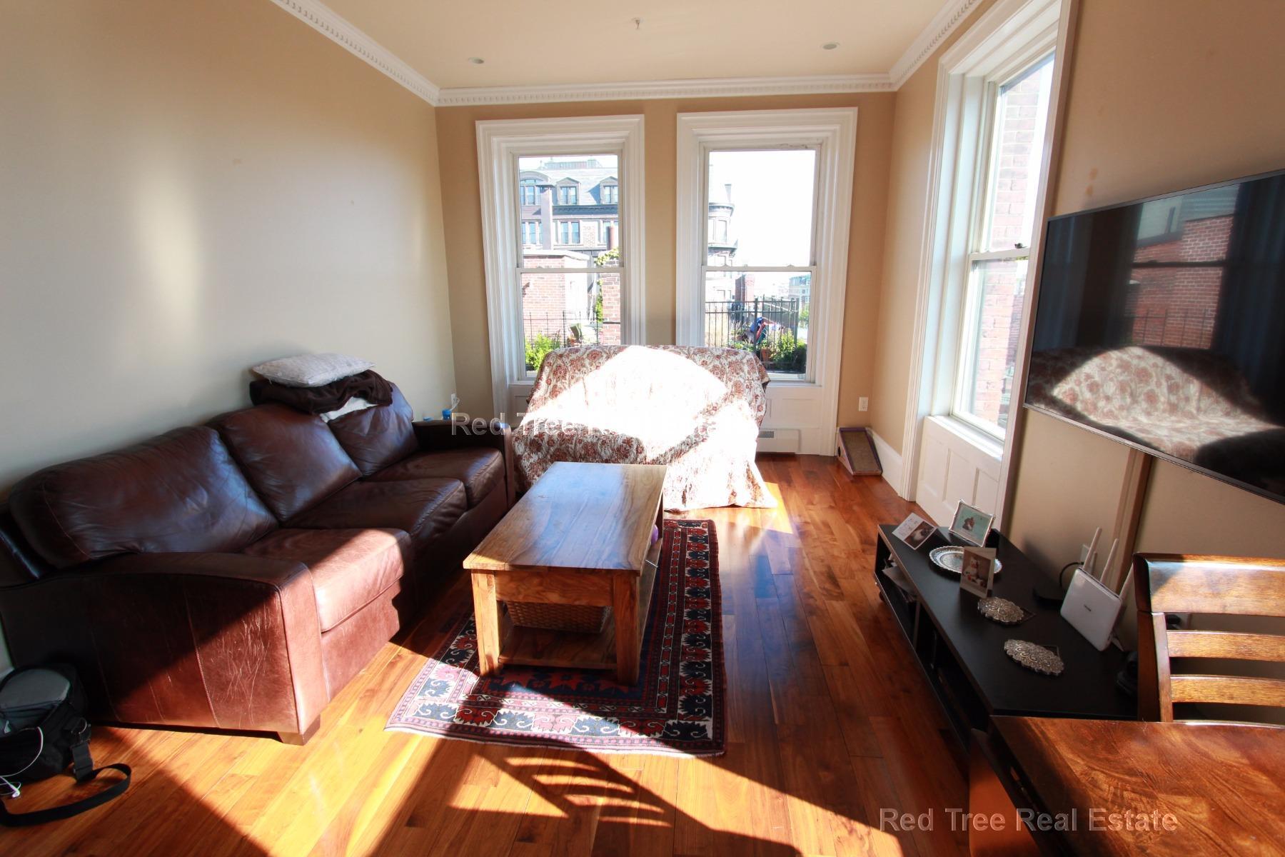 Building Photo - 483 Beacon St