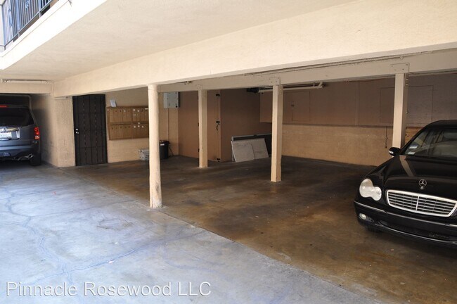 Building Photo - 4935 W 120th St