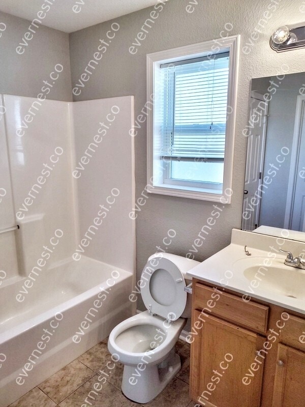 Building Photo - 4900 E 39th St