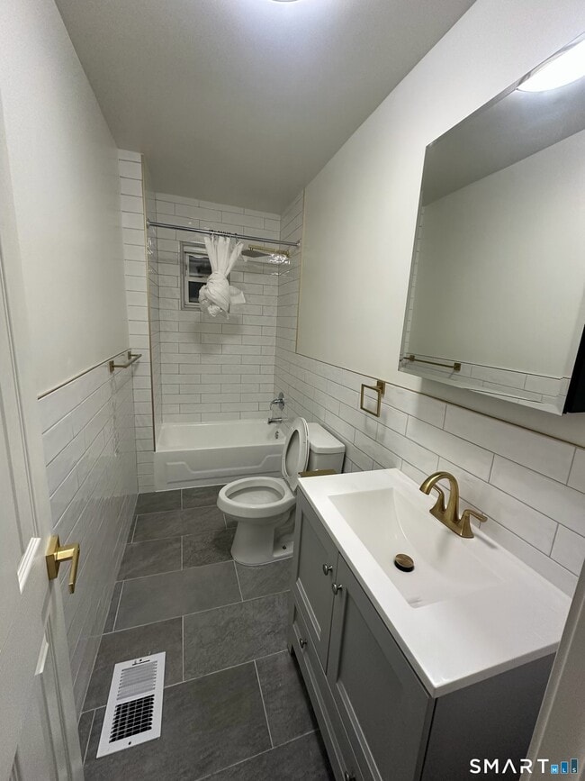 Building Photo - 268 Davenport Ave