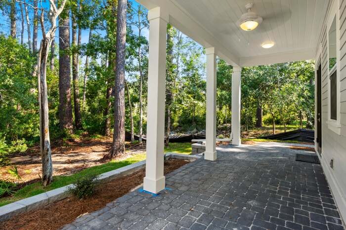 Building Photo - 15 Beacon Point Dr