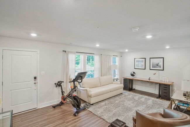 Building Photo - Spacious 3BR Townhome in Annapolis, modern...