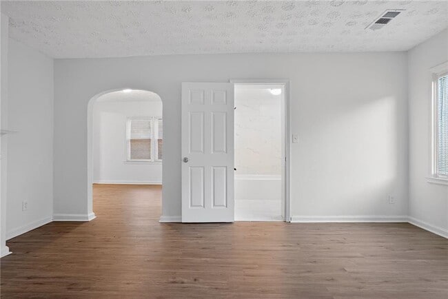 Building Photo - 1439 Westboro Dr SW