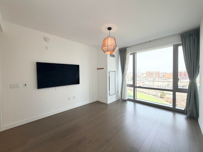 Building Photo - 75 Park Ln S