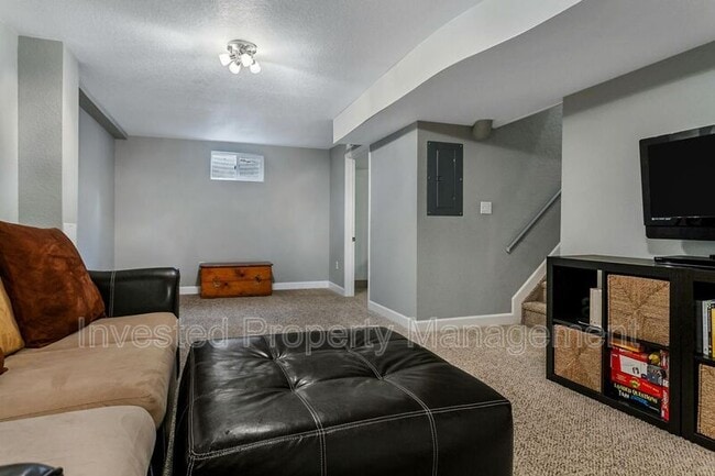 Building Photo - 2591 S Raleigh St