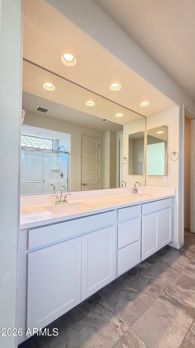 Building Photo - 8529 S 67th Dr