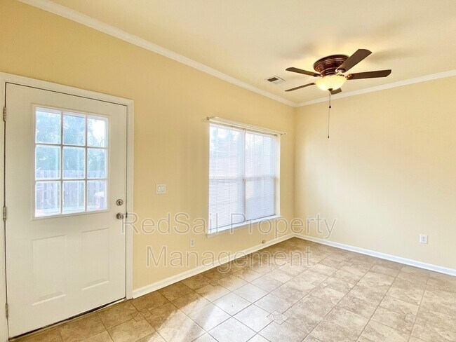 Building Photo - 1926 Algonquin Trail