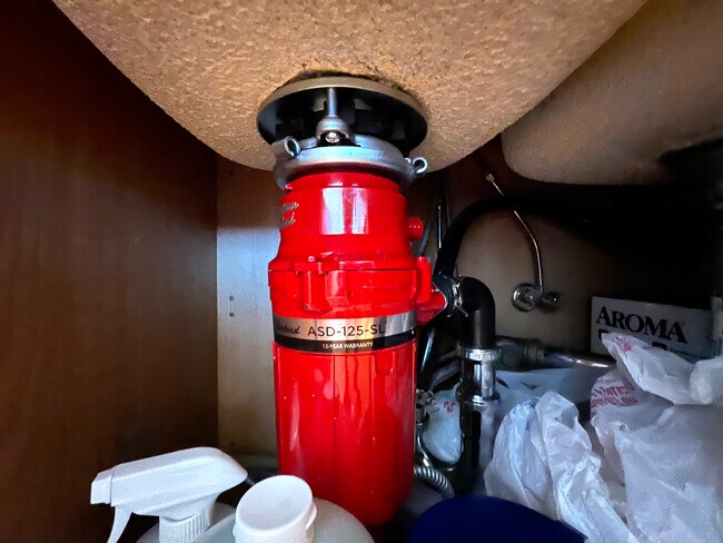 Building Photo - 210 S Desplaines St