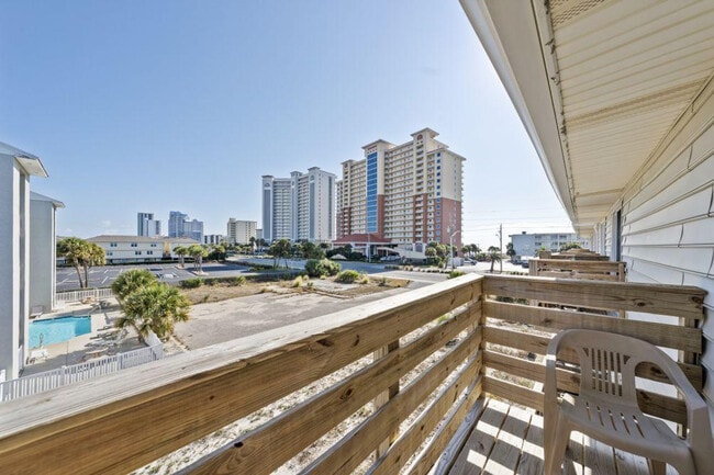 Building Photo - 344 E Beach Blvd