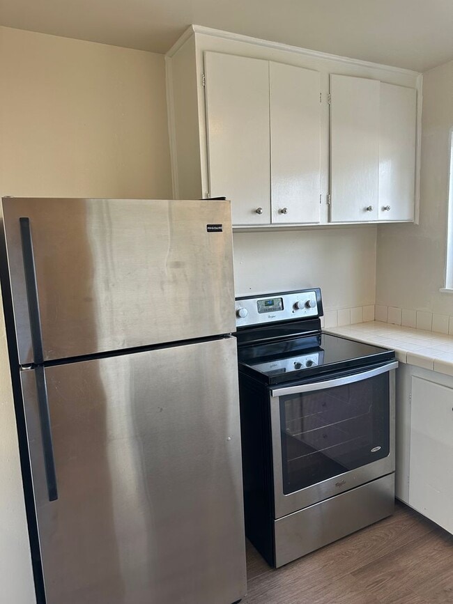 Building Photo - Charming 2 bed 1 bath house in a great nei...