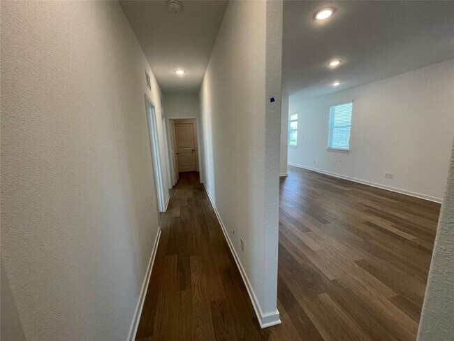 Building Photo - 173 Golden Bell Wy