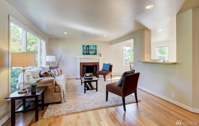 Primary Photo - Serene Wedgwood home