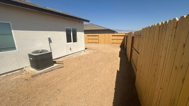 Building Photo - Coyote Run Duplexes 9004