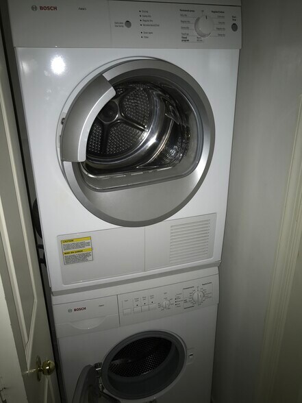 washer/dryer - 5000 Battery Ln