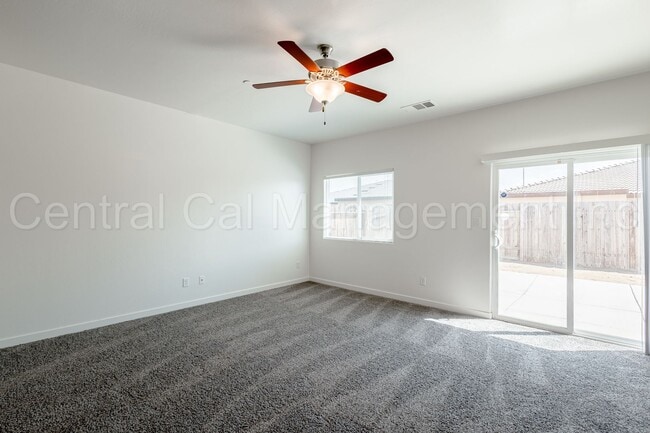 Building Photo - 4 bedroom 2 bath  Home in the Desired Sout...