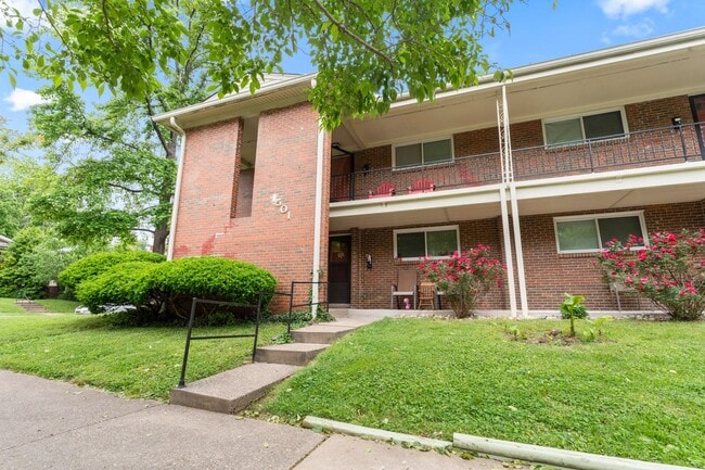 Building Photo - 2 bedroom 1 bath unit for rent in the High...