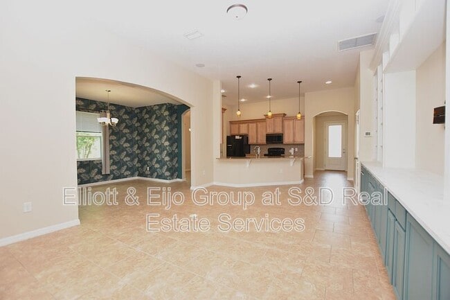 Building Photo - 5632 Aral Dr