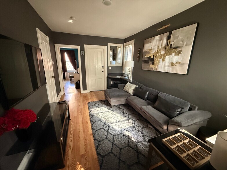 Building Photo - 388 Lakeside Ave