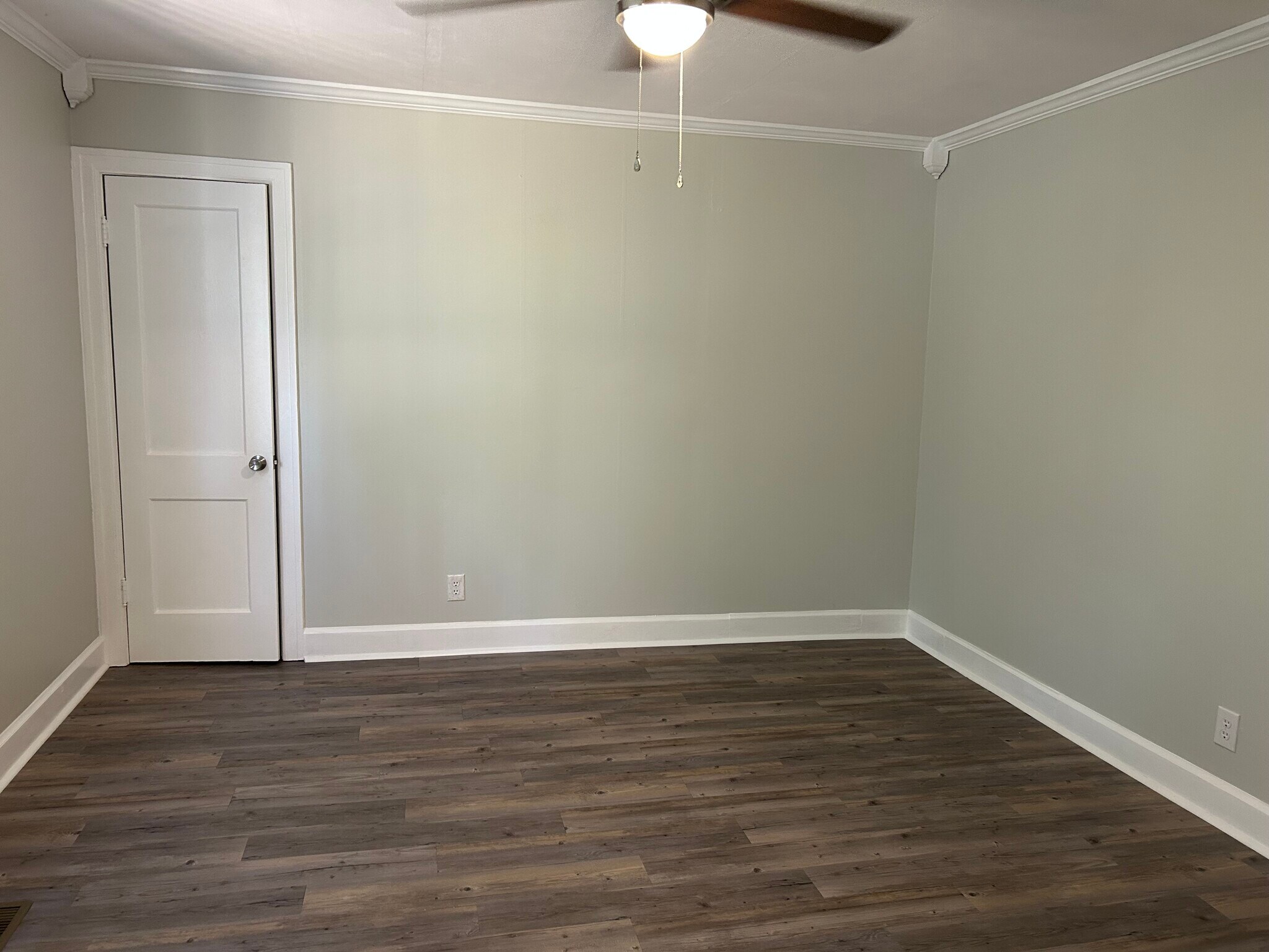 Building Photo - 600 Villard Dr