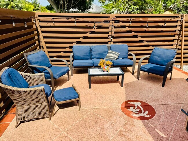 Building Photo - 601 N E St