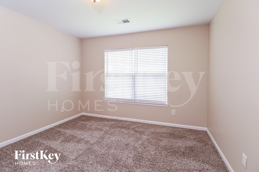 Building Photo - 8019 Bushy Creek Dr