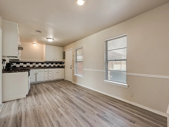 Building Photo - 165 Eisenhower Rd