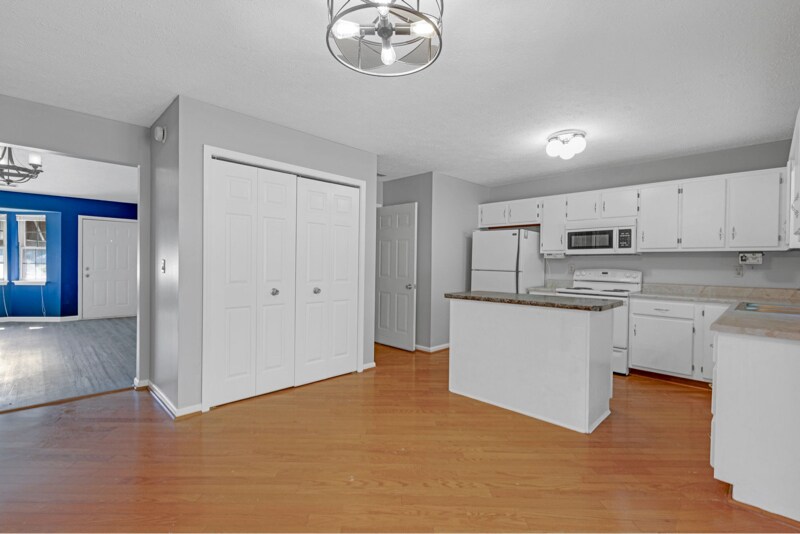 Building Photo - 4211 Medina Way