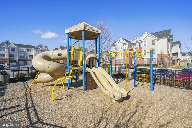 Building Photo - 23265 Milltown Knoll Square