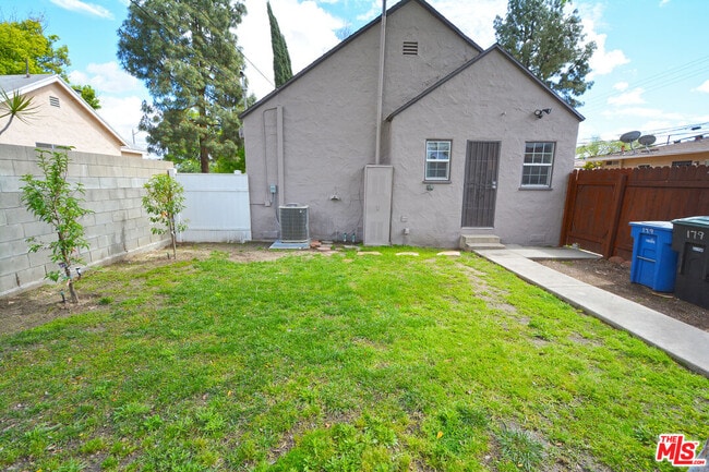 Building Photo - 179 W Spazier Ave