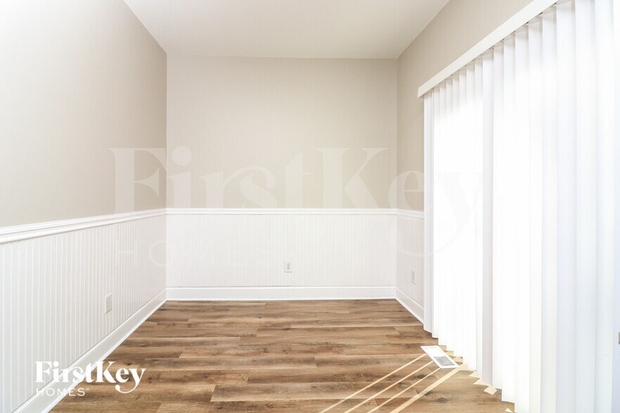 Building Photo - 260 Sterling Dr