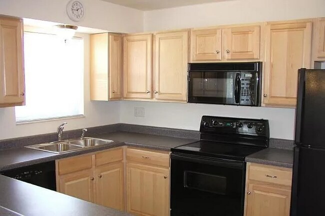 Building Photo - 10022 Chardin Way