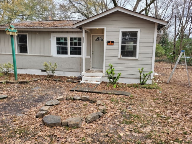 Primary Photo - 202 Fisher St