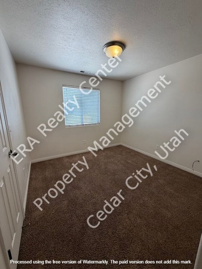 Building Photo - 3 bed 2 bath - Twin Home