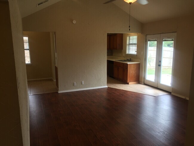 Building Photo - 3409 S Carolina Dr