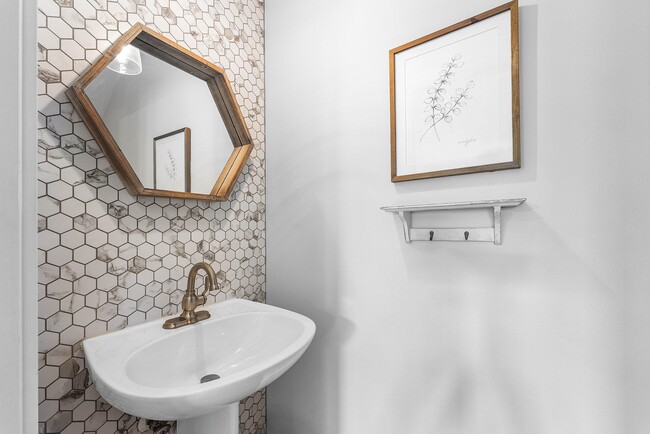 Building Photo - 2109 Tarpon Lake Way