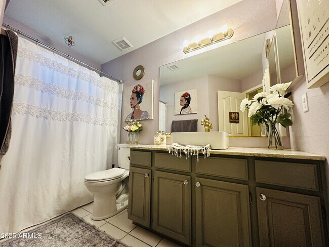 Building Photo - 727 W Mendoza Cir