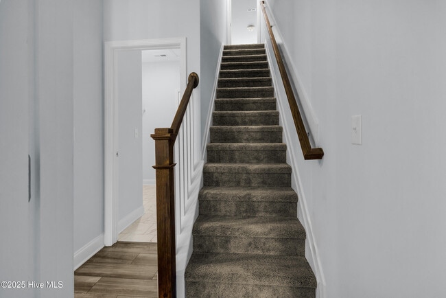 Building Photo - 916 Terraces Ln