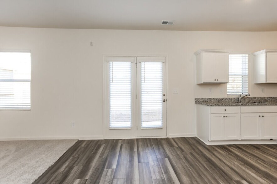 Building Photo - 7651 Saffron Ave