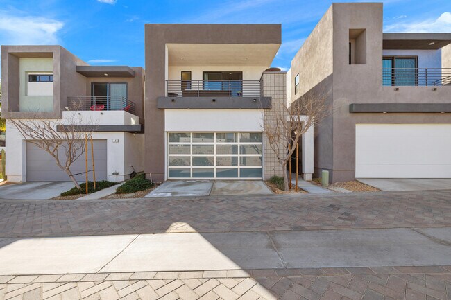 Building Photo - 483 Beacon Way