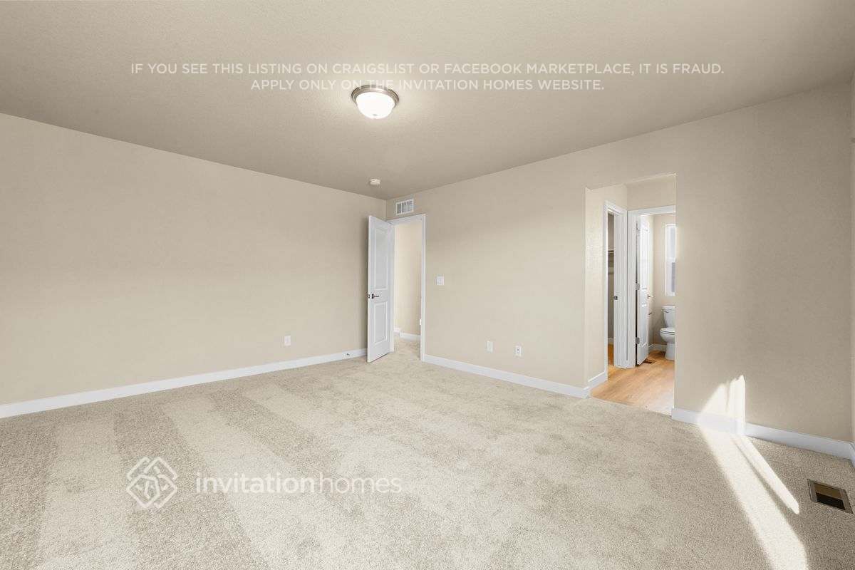 Building Photo - 11287 House Finch Ln