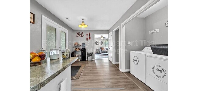 Building Photo - 1070 Joyner St