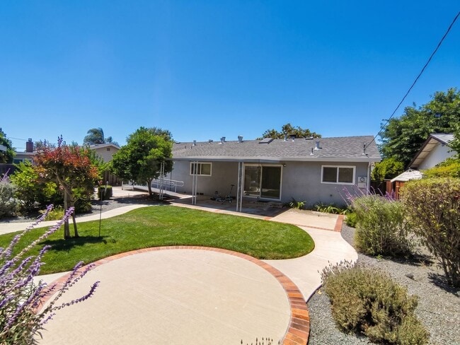 Building Photo - 8525 Bandon Dr