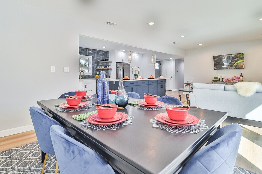 dining room - 8520 Jumilla Ave